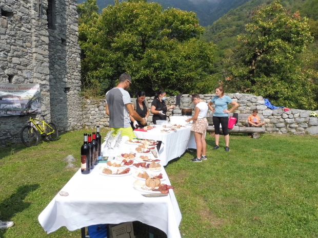 Castello di Domofole lungo il Tour del Valtellina Ebike Festival