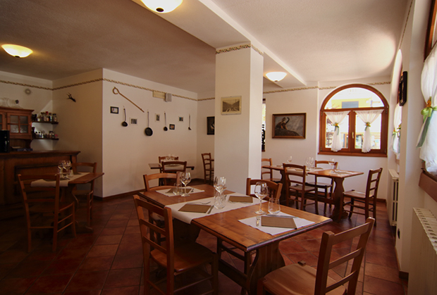 Ristorante Valle del Bitto in Valgerola - Interno sala da pranzo