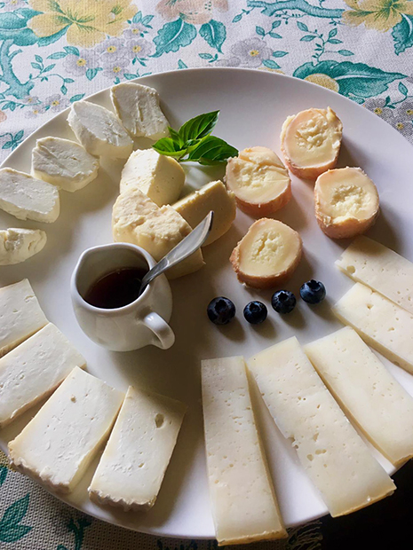 Le Casette di Laila Agriturismo, un piatto di formaggi