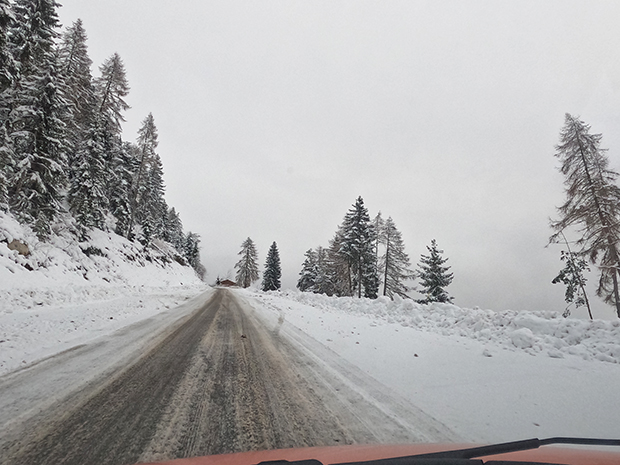 Strada verso Alpe Teglio