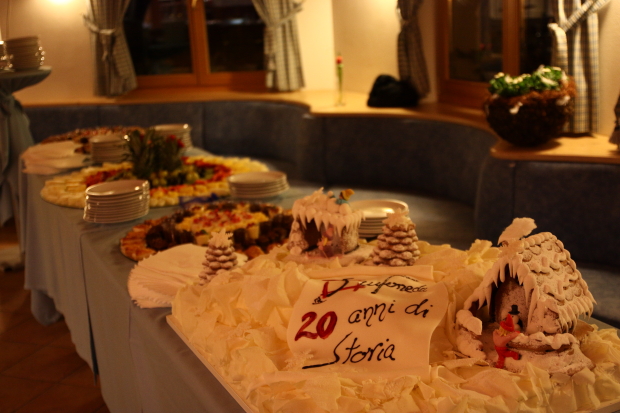 Cena di gala allo Chalet Cima Uomo - La torta 20anni Scufoneda