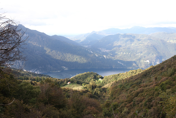 Panorama sul Lago di Como dal Sentiero 9 delle Foppe verso il Rifugio Rosalba