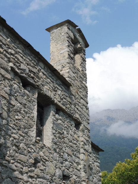 Castello di Domofole lungo il Tour del Valtellina Ebike Festival