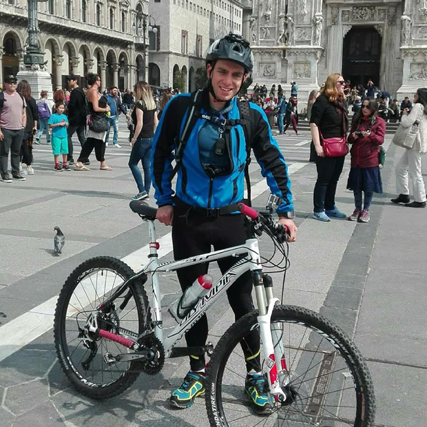 GiorgioTmk in Piazza del Duomo di Milano con la sua bici