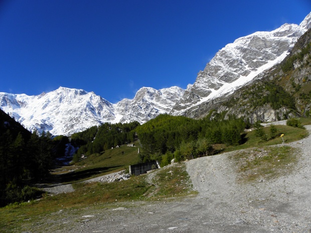 Sentiero che da Pecetto sale verso l'Alpe Burki