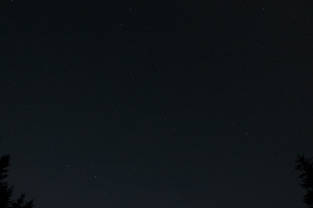 Rifugio Brandet di notte con il cielo stellato