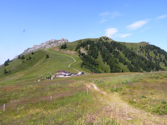 Il Passo Lusia e la cima Le Cune viste dal sentiero 633