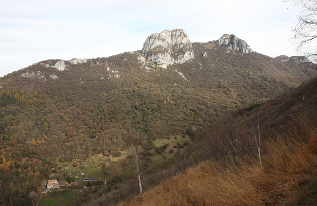 Panorama su Terz'alpe e sui Corni di Canzo