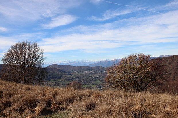 Monte Pasquella, panorama dalla cima sulla Valle d'Intelvi