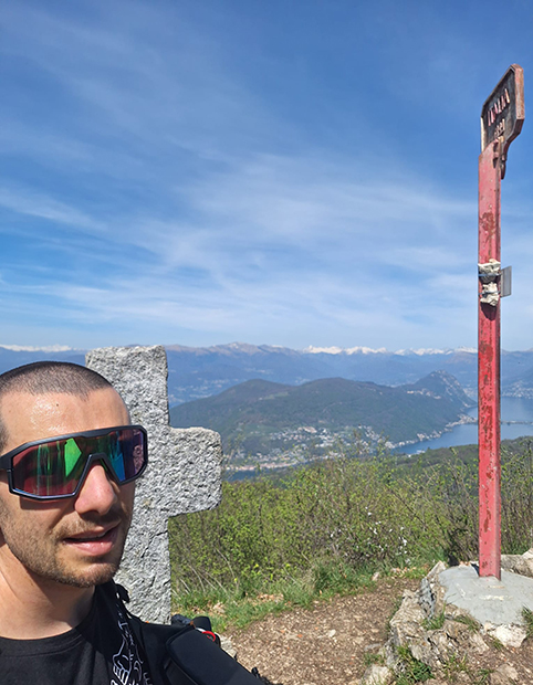 GiorgioTmk in vetta al Monte Pravello con gli Ziel Sky