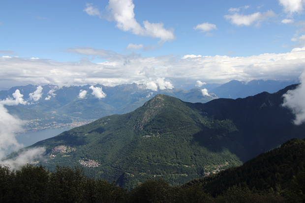 Panorama sul versante del Legnone e di Premana (Lc)