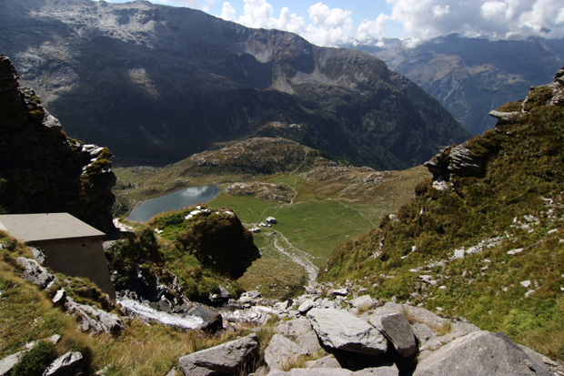 Panorama stupendo sull'Alpe Angeloga e sul Rifugio Chiavenna