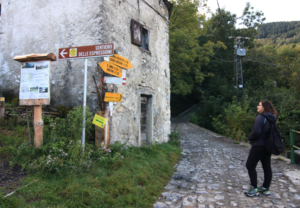 Località Posa di Schignano (Co), cartelli escursionistici