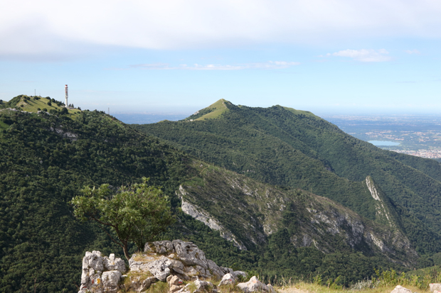 Panorama sul Monte Rai, Monte Cornizzolo e sulla Brianza