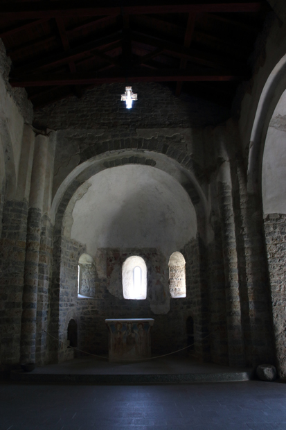 Interno dell'Oratorio di San Benedetto con il suo altare