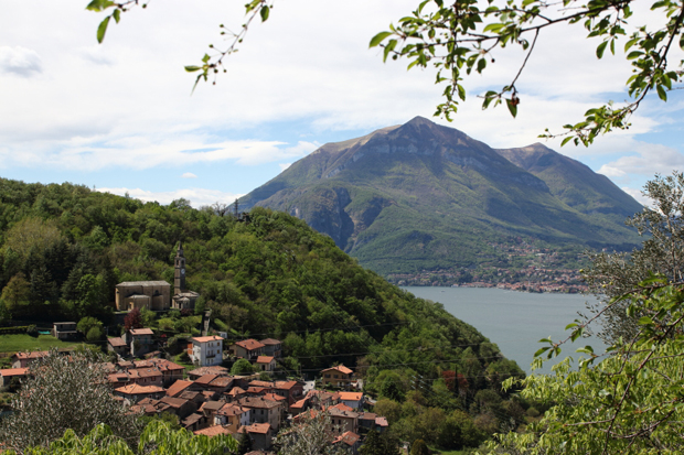 Sentiero del Viandante, bel panorama su Gittana e sul Lago di Como