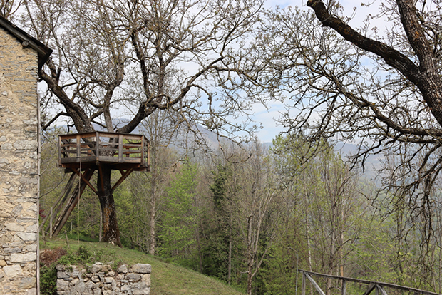 Borgo Zen in Val Taleggio (Bg), area esterna casa sull'albero