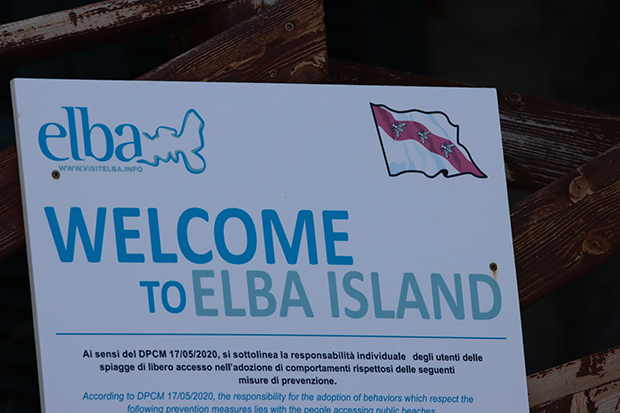 Cartello benvenuti all'Isola d'Elba