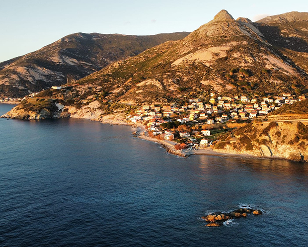 Hotel Sardi Isola d'Elba, visuale su Pomonte dal mare