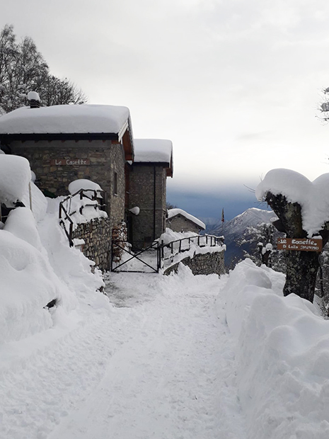 Le Casette di Laila Agriturismo, esterno invernale con la neve