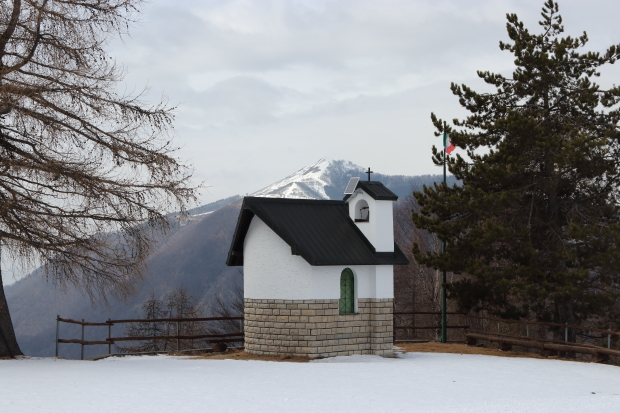 Piccola chiesetta all'Alpe di Paglio (Lc)