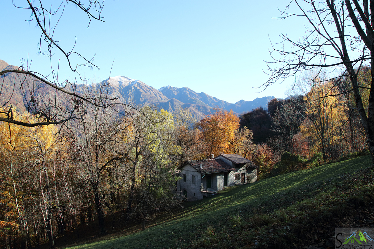 Vista sulla Valsassina dalla strada Primaluna-Rifugio Riva