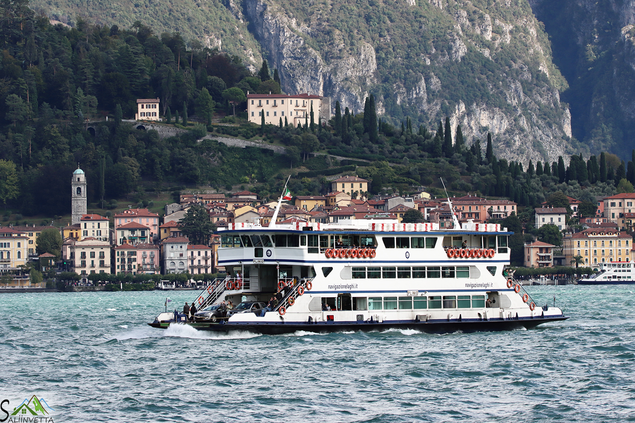 Vista su Bellagio con il battello in primo piano, Lago di Como