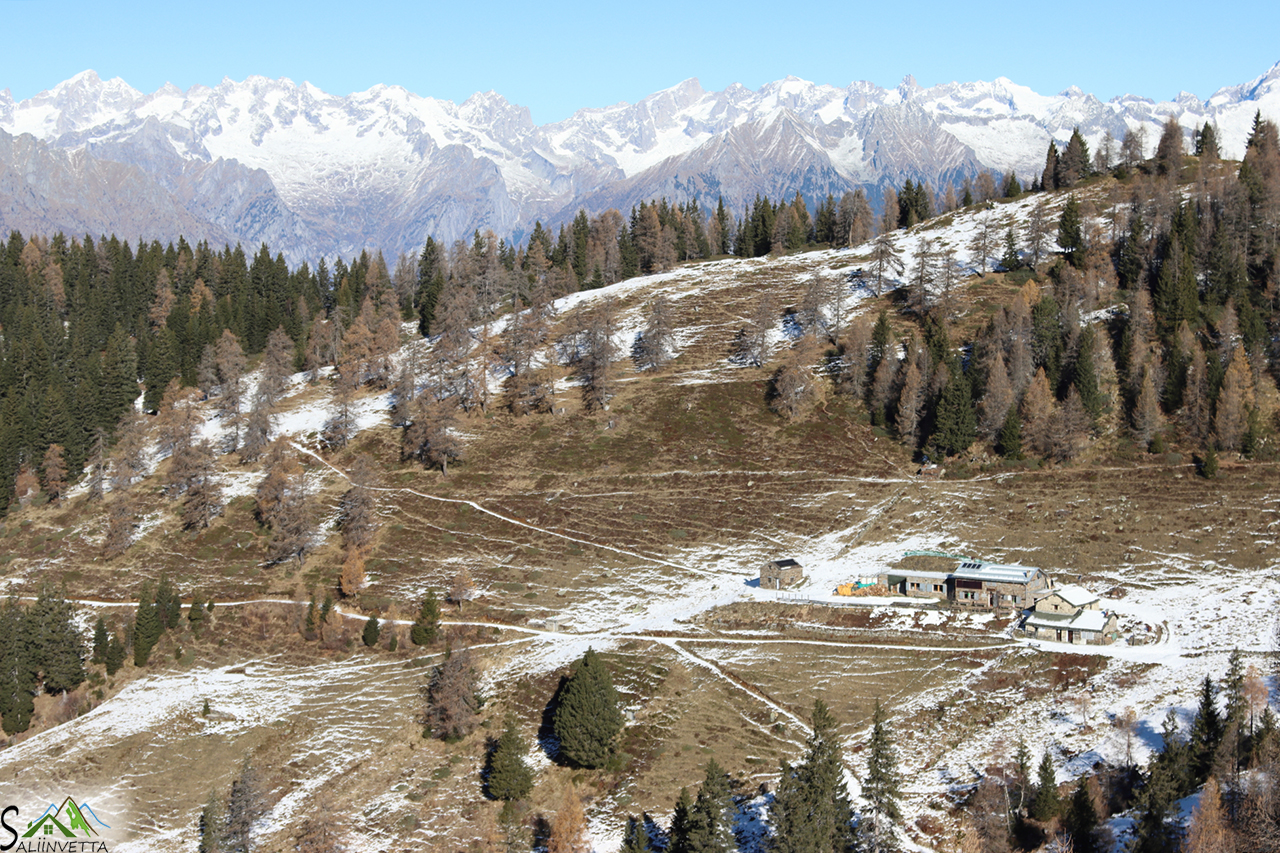 Vista sul Rifugio Alpe Piazza (1830 mt.)