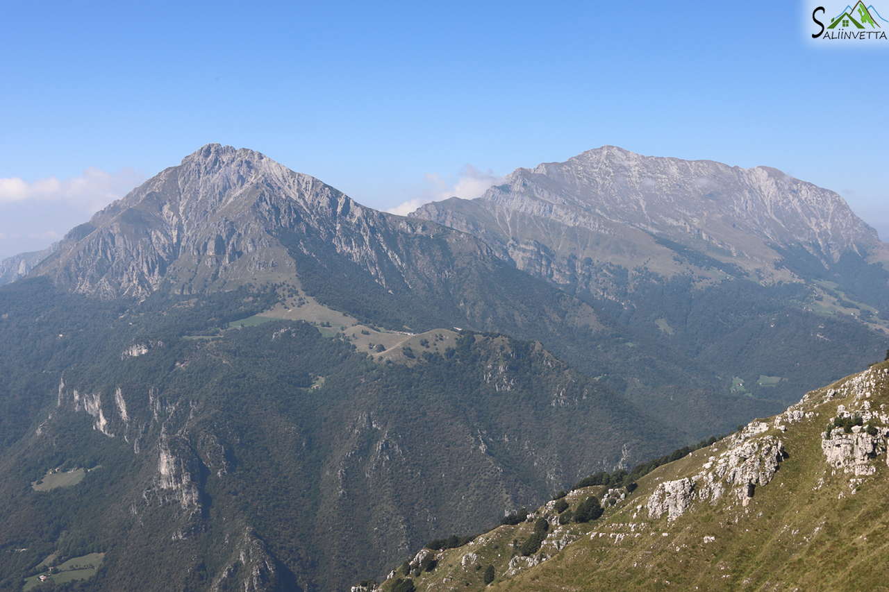Vetta del Monte Due Mani (1666 mt.), panorama sulle Grigne