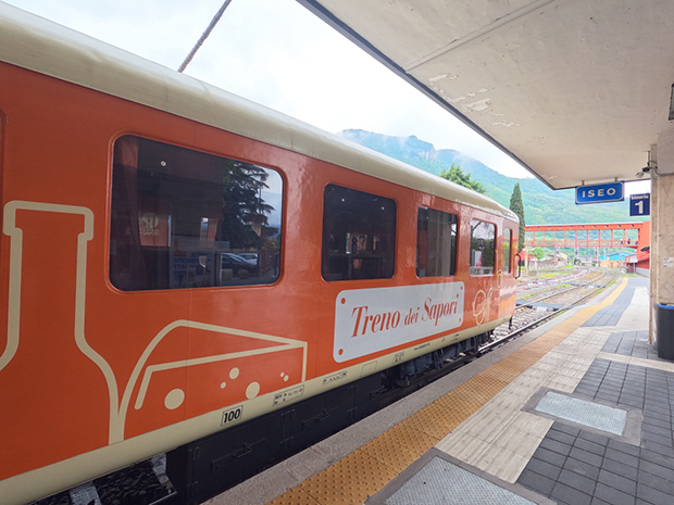 Il Treno dei Sapori - il treno alla stazione di Iseo (Bs)