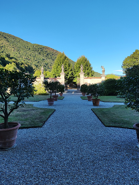 Villa della Porta Bozzolo, Esterno della Villa